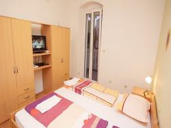 Apartamenty Pansion Krivic Kaštel Gomilica