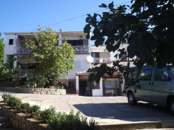 Apartments DADO Starigrad (Paklenica)